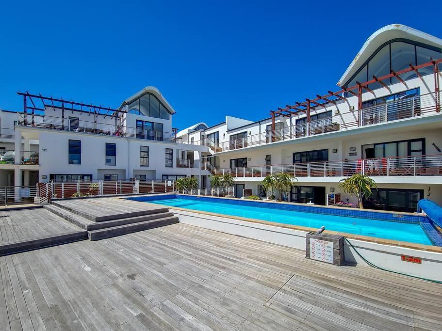 Family Fun-Sea,Sand,Surf Convenience-Pool, Balcony Cape Town Exterior photo