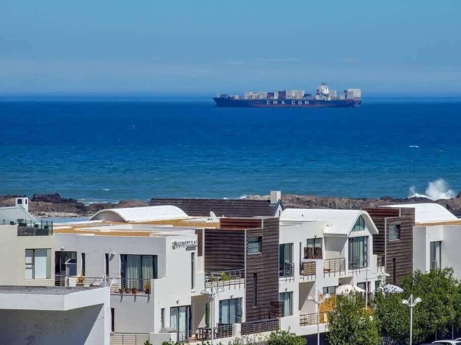 Family Fun-Sea,Sand,Surf Convenience-Pool, Balcony Cape Town Exterior photo