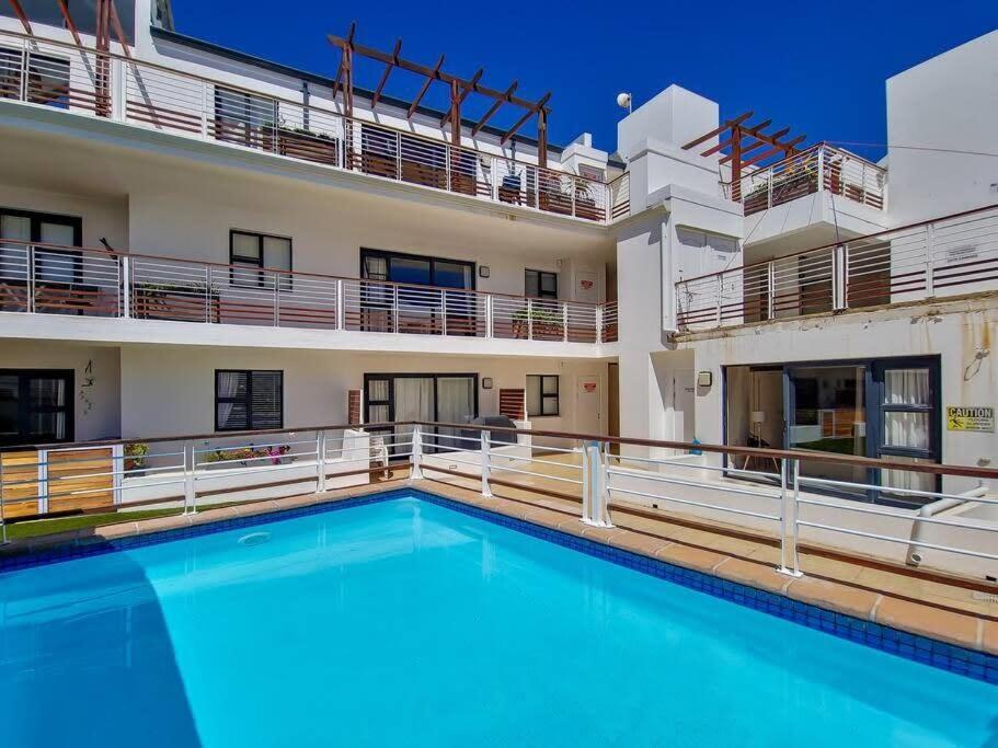 Family Fun-Sea,Sand,Surf Convenience-Pool, Balcony Cape Town Exterior photo