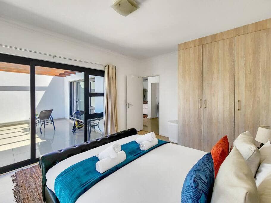 Family Fun-Sea,Sand,Surf Convenience-Pool, Balcony Cape Town Exterior photo